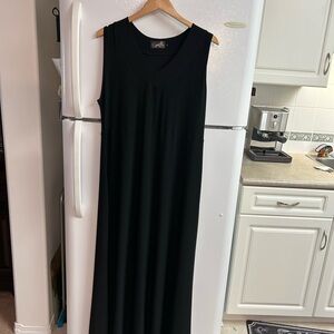 Sympli Grand Plus Size Black Maxi Dress Sleeveless with V-Neck Size 0G
